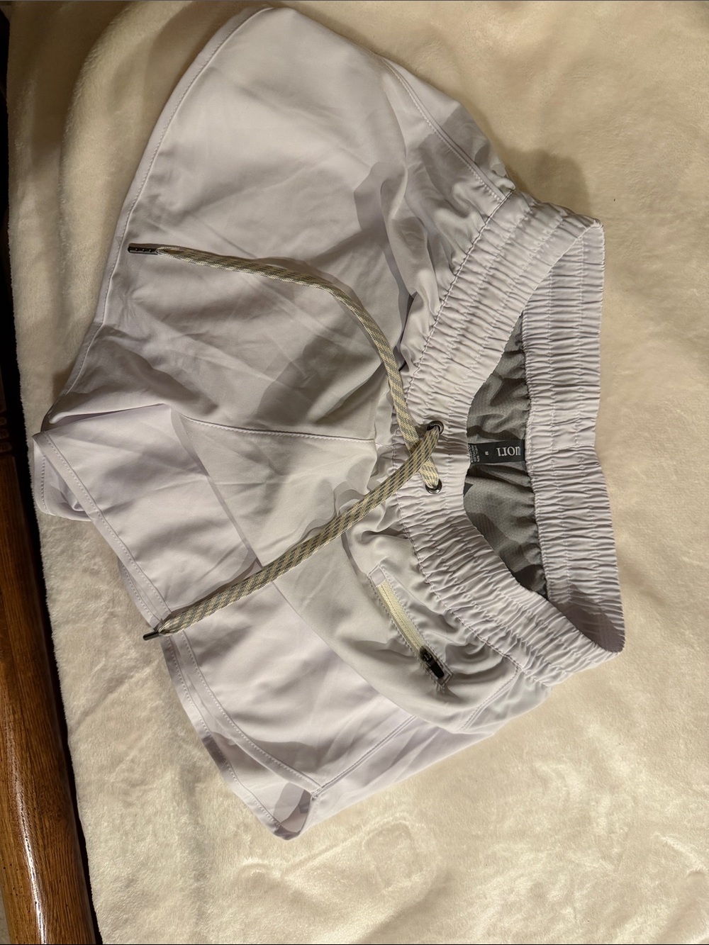 Vuori Clementine 2.0 Women’s White Shorts New without tags.Size Medium $25